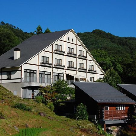 Готель Sanazawa-No-Mori Numata  Екстер'єр фото