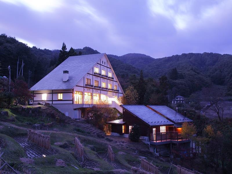 Готель Sanazawa-No-Mori Numata  Екстер'єр фото
