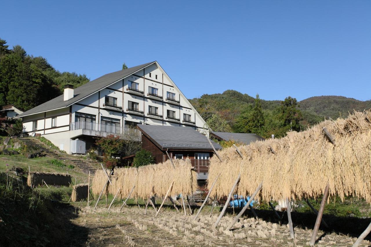 Готель Sanazawa-No-Mori Numata  Екстер'єр фото